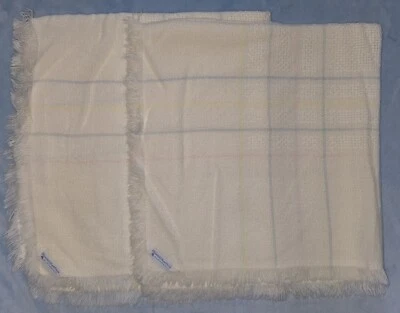 Manta de bebé acrílica Churchill Weavers blanca rayas pastel borde flecos x2 de colección Foto 1 de 2