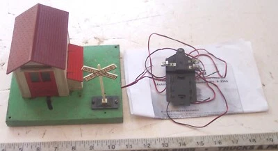 LIONEL 145 (6-2145) ILLUMINATED OPERATING AUTOMATIC GATEMAN FOR O/O-27/S , WORKS - Image 1 of 4