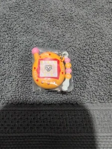 Tamagotchi Miniature Charm Collection 3 Makiko - Foto 1 di 2