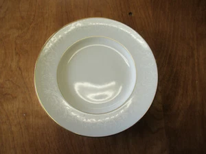 Plato de ensalada de hueso concierto Royal Worcester England 8" marfil 8 disponible - Imagen 1 de 5
