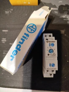 FINDER 80.01.0.240.0000.PAS Relé temporizador - Picture 1 of 4