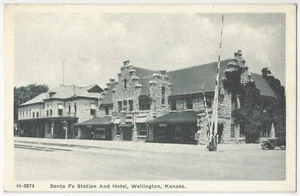 Estación de ferrocarril de Wellington, Kansas Santa Fe 1915 - postal de depósito de Fred Harvey - Imagen 1 de 2