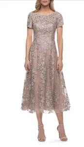 LA FEMME Beautiful Embroidered Short Sleeve A-Line Cocktail Dress In Nude Sz 10 - Picture 1 of 3