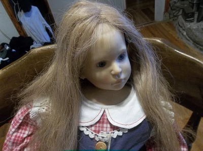 Esta es una hermosa muñeca posable alemana de vinilo y tela muy rara 30" extremadamente hea Foto 1 de 4