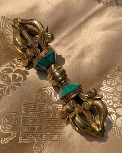 Sehr schöner massiver Messing Vajra / Dorje aus Nepal 15 cm mit Türkis - Bild 1 von 4