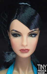 Integrity Oasis Baroness Agnes Von Weiss Dressed Doll NRFB - Picture 1 of 6