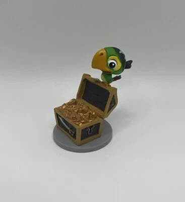 Figura adorno de pastel de Jake y los piratas de NeverLand de Disney Skully y cofre del tesoro Foto 1 de 3