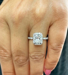 ANILLO DE COMPROMISO DIAMANTE SIMULADO DE ORO BLANCO SÓLIDO DE 14K CORTE COJÍN HALO 3,00CT - Imagen 1 de 12