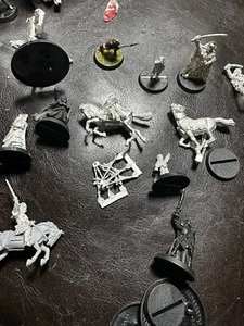 LOTR - Warhammer / Lord of the Rings Lot  hobbits orcs swordsmen horses metal - Picture 1 of 15