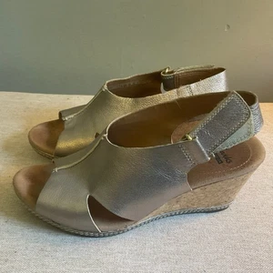 Clarks Sandali con zeppa metallica e cinturino posteriore Helio Float (1595) 7,5 - Foto 1 di 19
