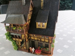 Vollmer H0 20817 (3754) Altstadthaus Ratskeller, patiniert, begrünt - Bild 1 von 10