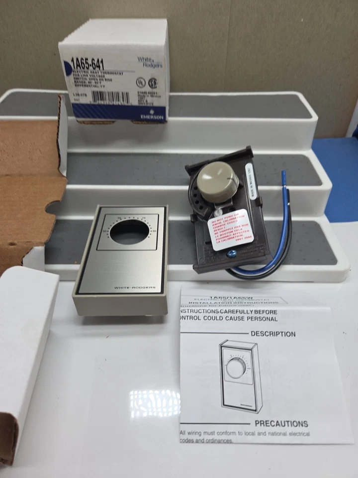 BRAND NEW White-Rodgers Electric Heat Thermostat 1A65-641 Line Voltage - Image 1 of 4