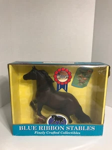 Caja Azul Juguetes Vintage Cinta Azul Estable Chocolate Marrón RAZA PURA SANGRE Caja Daños - Imagen 1 de 10