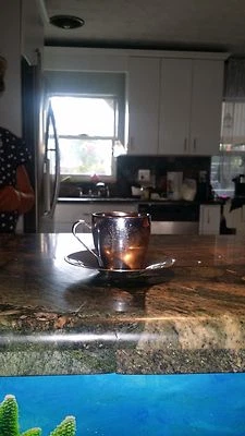 Tazas de café espresso de acero inoxidable con platillos Foto 1 de 2