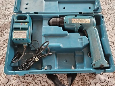 Makita 9,6V Akku Bohrschrauber Ladegerät Koffer Sammlerstück Retro Werkzeug getestet - Bild 1 von 3