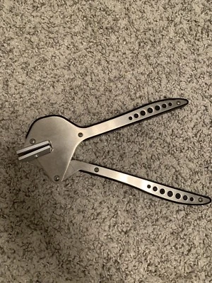 QUICK KUTZ SQUEEZE SQ052527 BLACK DIE CUTTING EMBOSSING PRESS HAND TOOL ONLY GUC - Image 1 of 3