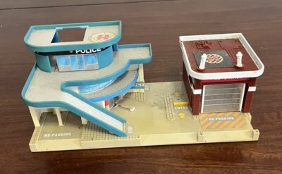 MICRO MACHINES 1990 POLICE HOSPITAL E FIRE STATION CVLS - Image 1 of 4