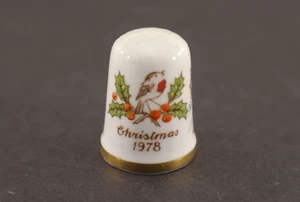 Caverswall Fingerhut Weihnachten 1978 Eisläufer signiert M Grant Nähen Souvenir - Bild 1 von 5