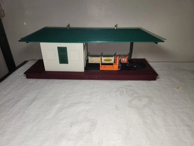 Vintage LIONEL No.356 Freight Station O Scale Working Light and Motor  - Image 1 of 4