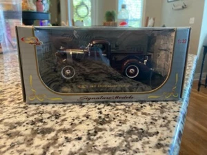 Road Signature 1/18 Scale 1937 Studebaker Coupe Pick Up Burgundy - Picture 1 of 6