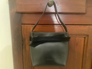 Pochette Furla in pelle nera chiusura calamita, taschina interna con cerniera - Foto 1 di 2