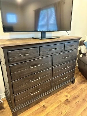 Kincaid - Juego de Dormitorio King Plank Road "Acabado Carbón" (Excelente Estado) Foto 1 de 4