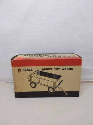 1/16 Ertl Farm Toy International Harvester Barge Wagon Box Only  - Image 1 of 4