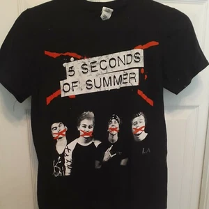 5 Seconds of Summer "Rock Out with Your Socks Out" 2015 Tour Mens T Shirt Small - Picture 1 of 4