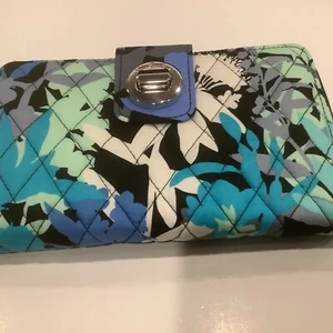 Used 1X ~ Vera Bradley Camofloral Turnlock Wallet ~ Sorry 4 Glare!! - Picture 1 of 22