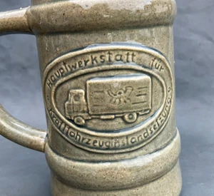original DDR Bierkrug Humpen Steingut Werkstatt KFZ W50 LKW Post Erfurt 4115-10 - Picture 1 of 7