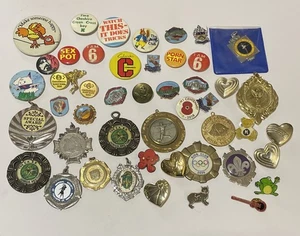 Lote Mixto de Medallones de Senderismo de Finales del Siglo XX, Pin y Botón Estilo Insignias  - Imagen 1 de 14