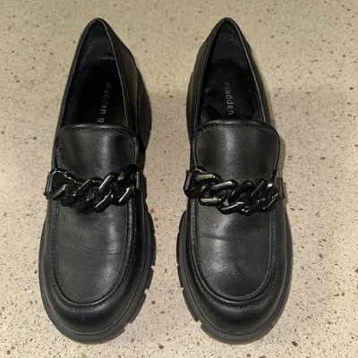 Mocasín Madden Girl negro Boston tacón grueso con cadena talla 9 Foto 1 de 4