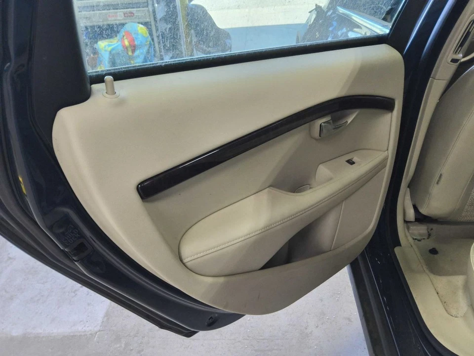 Volvo C70       2015 Door Trim Panel Rear 596809 Foto 1 de 1