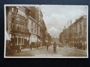Leicester GALLOWTREE GATE showing THE PELICAN HOTEL c1920s RP Postcard - Picture 1 of 3