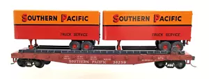 SOUTHERN PACIFIC 50' FLAT CAR WITH 2 SP VANS-HO SCALE - Picture 1 of 6