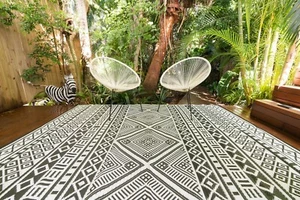 200 x 270cm Lesotho Geometric Tribal Outdoor Plastic Rug/Mat Black/White - Picture 1 of 6