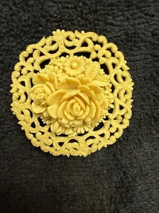 Spilla cinese con fiori intagliati - Foto 1 di 4