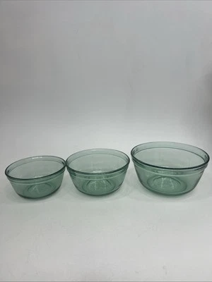 Set of 3 Anchor Hocking Green Ovenware Nesting Mixing Bowls 1, 1.5, & 2.5 qt - Image 1 of 4