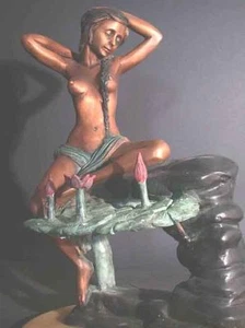 Fuente de bronce escultura de nenúfares semidesnuda con bomba - Imagen 1 de 1