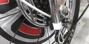 2 White 5/8 Sissybar End Caps for Murray Eliminator Screamer Muscle Bike Bicycle - Foto 1 di 2