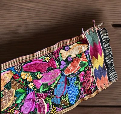 传统墨西哥桌旗手工刺绣大胆亮鱼 86 英寸 X 15 英寸 — 第 1/4 张图片