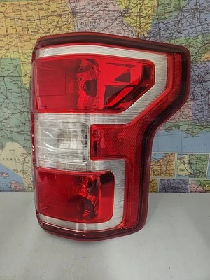 Lâmpada traseira halógena Ford 2018-20 F-150 fabricante de equipamento original sem BLIS XL XLT lateral do passageiro - Imagem 1 de 4
