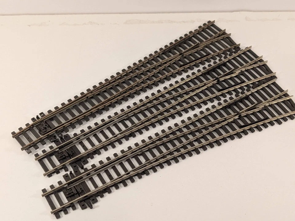 Job Lot of Peco SL-8376 Code 83 #7 Right-Hand Curved Turnouts – OO Gauge - Image 1 of 2