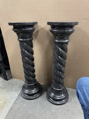 PAR DE PEDESTALES DE MÁRMOL NEGRO Foto 1 de 4