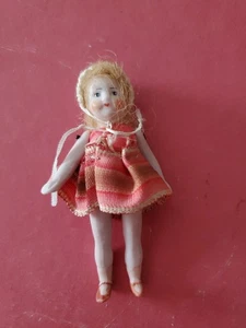 Antike 3" deutsche Hertwig alle Biskuit Flapper Perücke Puppe Puppenhaus Miniatur - Bild 1 von 7