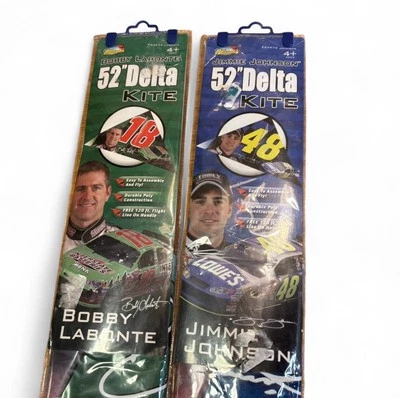 Lote de 2 cometas Delta Bobby Labonte #18 y Jimmie Johnson #48 de colección NASCAR 52" NUEVAS EN PAQUETE Foto 1 de 4