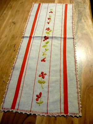 Linge ancien Napperon liteaux et  broderies rouges ( ref 18 ) - Photo 1/4