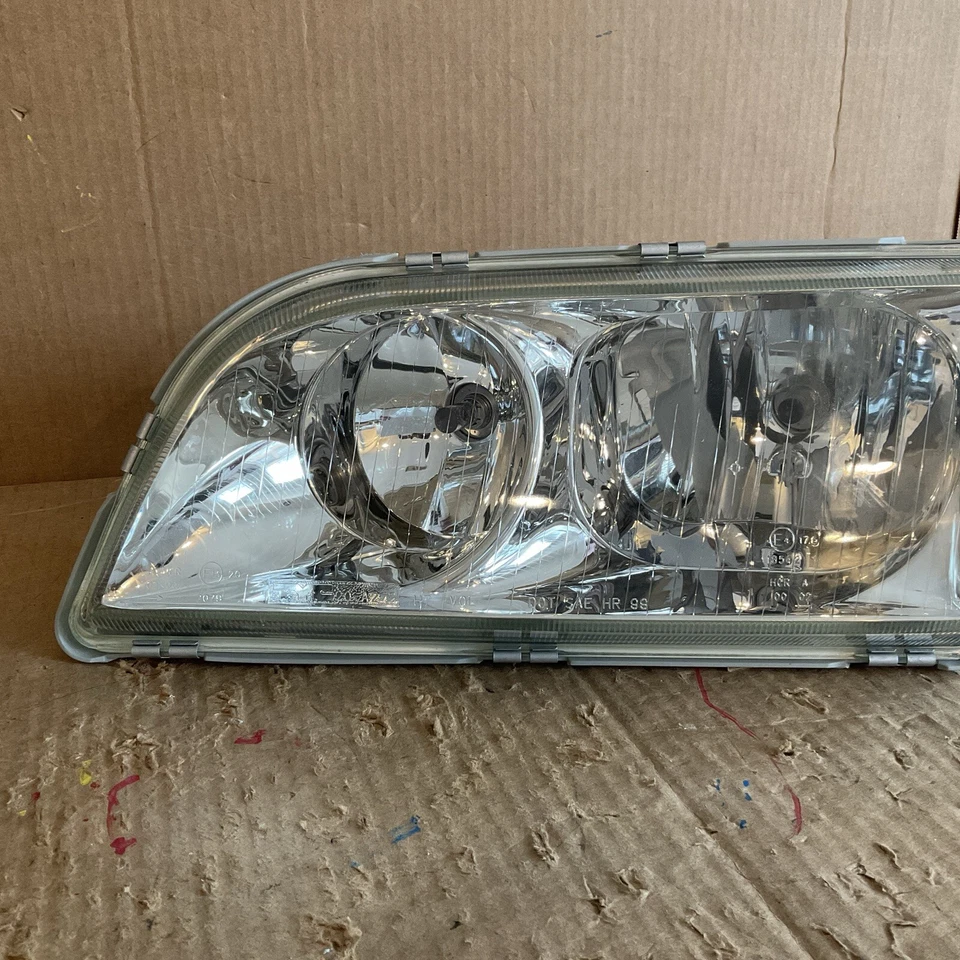 Conjunto de lámpara de faro con bisel cromado lado del conductor LH para Volvo Foto 1 de 3