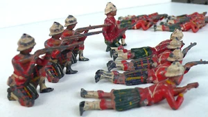 LOT SOLDATS DE PLOMB HIGHLANDERS BRITAINS/ HANKS /JOHN HILL Ht 5.9 cm - Imagen 1 de 6