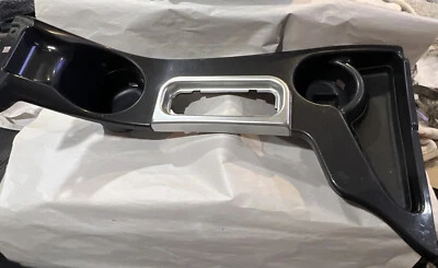 03-08 GMC Envoy Shift bisel de ajuste de piso con portavasos 2006 GMC Envoy Shift  Foto 1 de 4